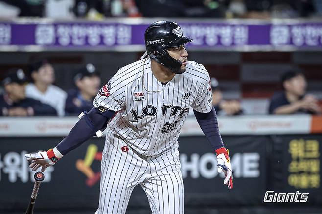 '병살 1위'인데 홈런은 13개뿐 '외인' 타자…롯데는 왜 레이예스 재계약을 외치는가 [SC포커스]