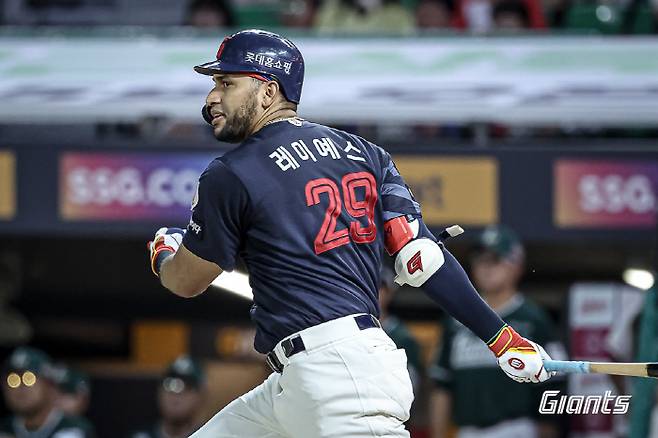 '병살 1위'인데 홈런은 13개뿐 '외인' 타자…롯데는 왜 레이예스 재계약을 외치는가 [SC포커스]