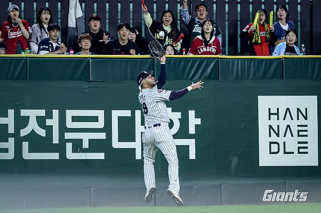 '병살 1위'인데 홈런은 13개뿐 '외인' 타자…롯데는 왜 레이예스 재계약을 외치는가 [SC포커스]