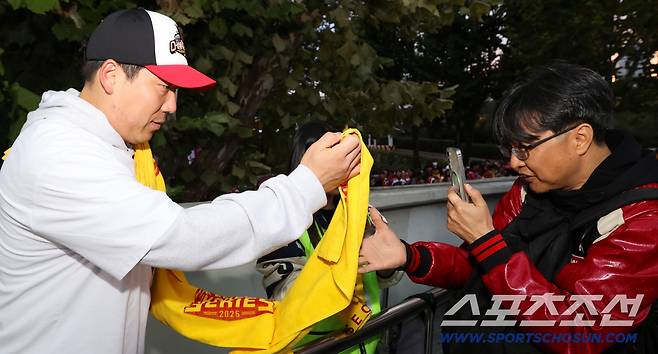 요구액을 말하지도, 올려달라 하지도 않았던 김현수. 운명의 날. 잔류냐 새 출발이냐