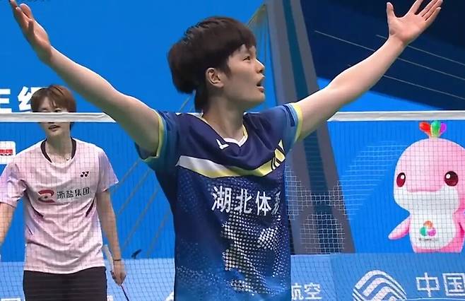 패패패패패패패 '또 붙자 안세영' 100분 혈투 → 못 일어났다…'中 1위 확정' 왕즈이, 천위페이에 2-1 역전승 → 12월 대진 예고