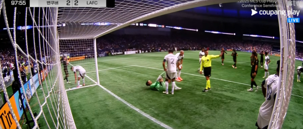 이게 무슨 짓인가… 비열한 일본 골키퍼, 침대축구로 SON 흐름 막았다