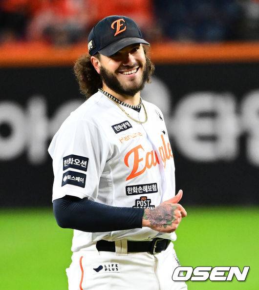 한화행 인생을 송두리째 바꿨다…방황→14억 한국행→투수 4관왕, WBC까지 접수한다 ‘멕시코 국대 전격 승선’