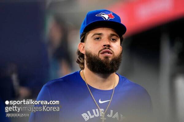 '이럴 거면 왜 데려왔지?' 류현진 바라기가 영입 2달 만에 쫓겨났다…'2년 공백' 감수할 팀 나올까