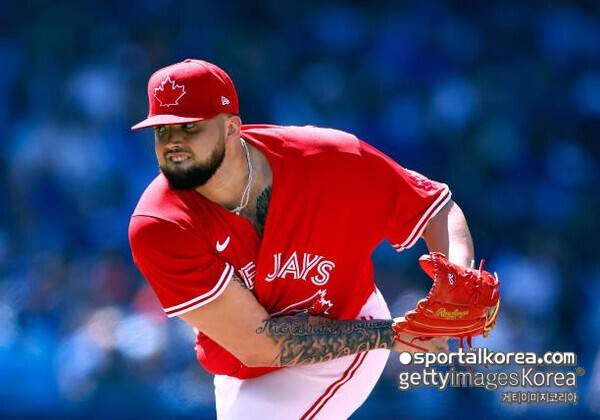 '이럴 거면 왜 데려왔지?' 류현진 바라기가 영입 2달 만에 쫓겨났다…'2년 공백' 감수할 팀 나올까