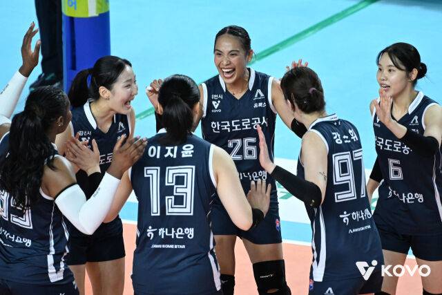 '11블로킹, 미쳤다' 18살 신예+레전드의 딸 중앙 지배, 도로공사 파죽의 승승승승승승승승승…GS 3연패, 실바 28점에도 눈물 [MD김천]