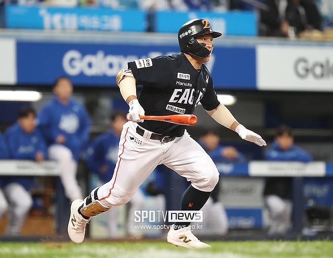 100억 FA 거포 날벼락? 98억→64억 대접 받았던 KBO 안타왕, 이번엔 어디로 가야 하나