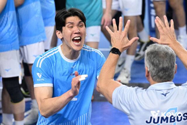 사과하다가 네트터치한 김규민, 해외서도 “기상천외한 에피소드”...수장도 “SNS서 봤다”