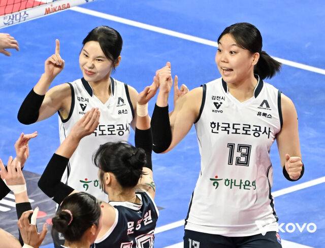 '이게 가능해?' 9전 9승 실화냐, 어떻게 1위팀 승리 요정 되었나…188cm 슈퍼루키 당차다