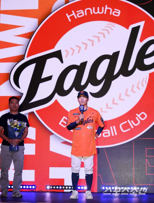 한화 중견수 해결? 선배 방망이 얻어낸 열정, 사령탑은