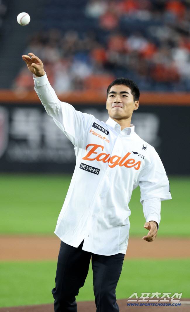 한화 중견수 해결? 선배 방망이 얻어낸 열정, 사령탑은