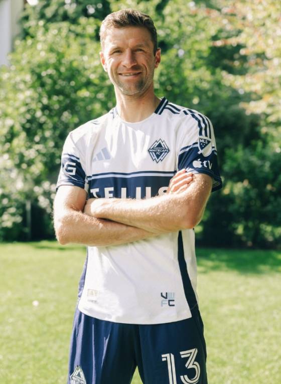 '손흥민 프리킥 멍하니 바라볼 뿐' 뮐러