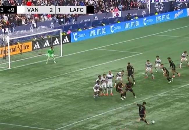 손흥민 대체 왜 프리킥 안 찼나? 英분노 터졌다...