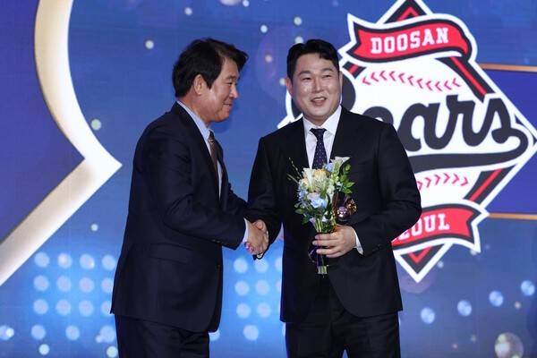 38세에 타격왕을? '역대 최고령' 기록 나올 뻔했네…'KBO 유일무이' 타이틀 가져갔다, 다음은 '골든글러브 10회 수상'