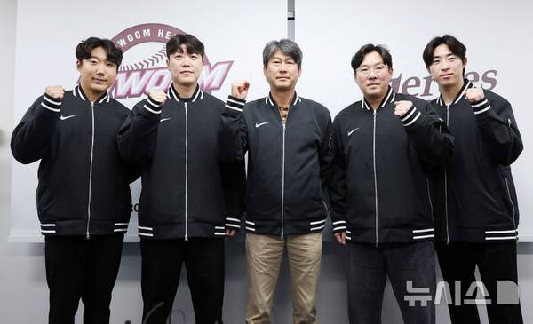 '72억 대형 계약→데뷔 후 최악 부진' 결국 한화 떠나 새 팀으로…고척 도착한 안치홍,