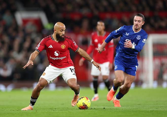 [PL 12R] 다 차려진 밥상 엎었다...맨유, '동료끼리 주먹질→퇴장' 에버튼에 0-1 패배