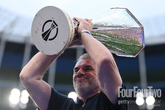 ‘아스널전 대패’ 토트넘 프랭크 감독, ‘경질’ 포스테코글루와 비교당했다…