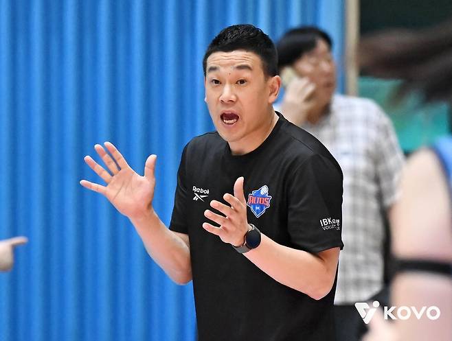 '김호철 사퇴' IBK 후임 인선은…여자배구대표팀 감독도 관심