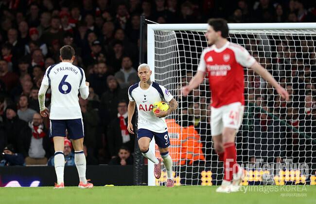 ‘손흥민 떠나고 동네북 신세’...히샬리송, 1-4 대패 후 아스널 선수들에게 ‘조롱’ 당했다