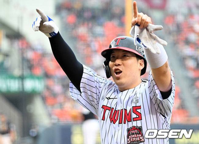 “에이전트 화이팅” 김현수, 왜 FA 계약 늦어지나…돈은 KT, 명예는 LG, 두 마리 토끼를 잡을 수는 없다