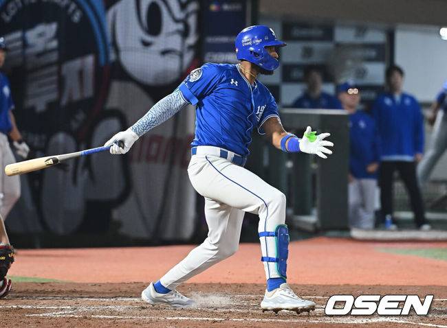 '1억→12억→24억' 연봉 인생역전인데...'50홈런 158타점' 괴력의 거포라서 저렴하게 느껴진다