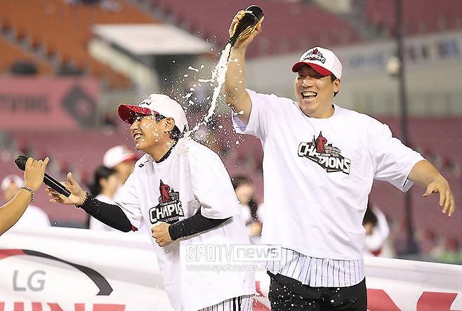 LG도 최선 다했는데…김현수 kt 이적에, 차명석 단장·염경엽 감독 모두 첫 마디는 같았다