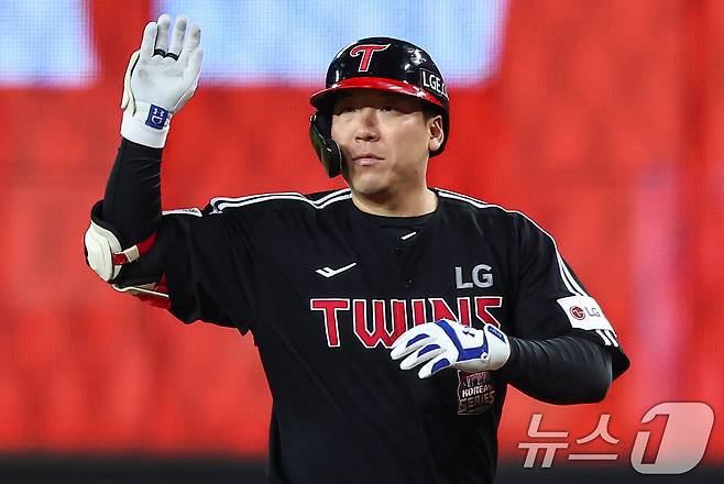 김현수, 세 번 FA 신청으로 255억원 돈방석…다년 계약 총액 4위