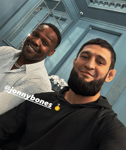 'UFC 전설' 존 존스, 길바닥에 '철푸덕'→