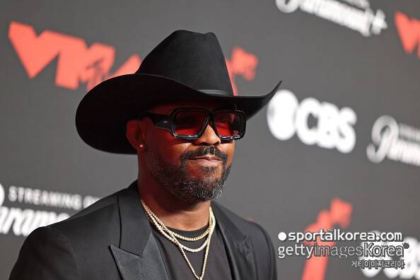 'UFC 전설' 존 존스, 길바닥에 '철푸덕'→