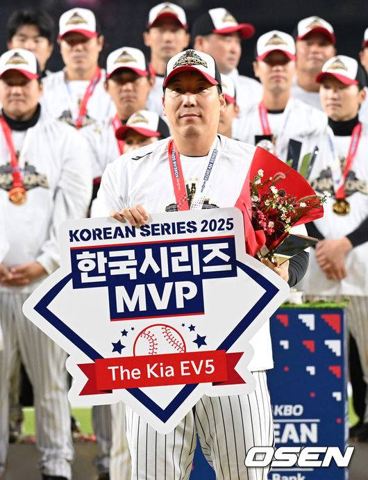 역대급 선수이긴 한데, 곧 38세 타자에게 50억 전액 보장이라니…화끈한 KT, 정말 FA 대어 영입 갈망했다