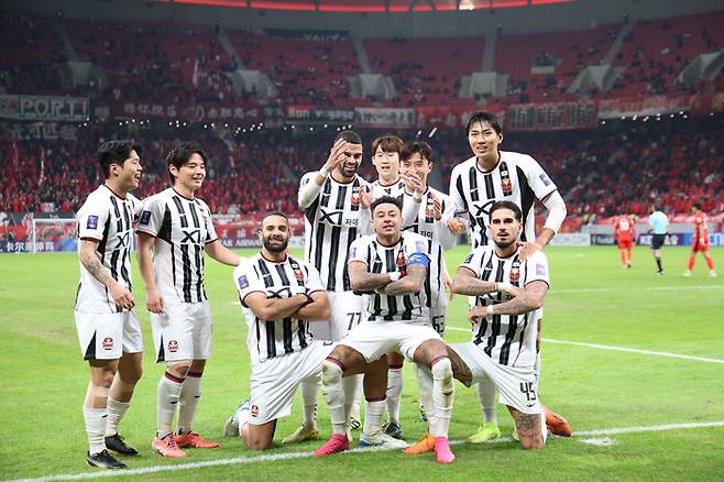 미쳤다! ‘린가드 2골1도움’ FC서울, 中슈퍼리그 3연패 상하이 하이강 3-1 격침…김기동표 ‘믿음의 선발진’ 대성공 [상하이 현장리뷰]