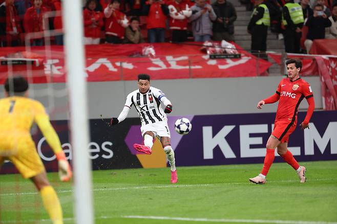 미쳤다! ‘린가드 2골1도움’ FC서울, 中슈퍼리그 3연패 상하이 하이강 3-1 격침…김기동표 ‘믿음의 선발진’ 대성공 [상하이 현장리뷰]