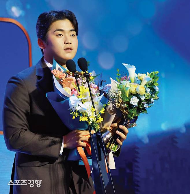 “가을야구 안봤다, 정말 백수처럼 지냈다”…PS 탈락이 낯설었다는 ‘스물둘’ 세이브왕