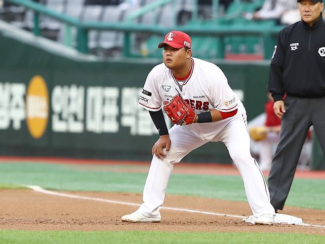 '거포 유망주 떠난다' SSG, 선수단 정비 진행…내야수 김건웅 등 3명 방출 [공식발표]