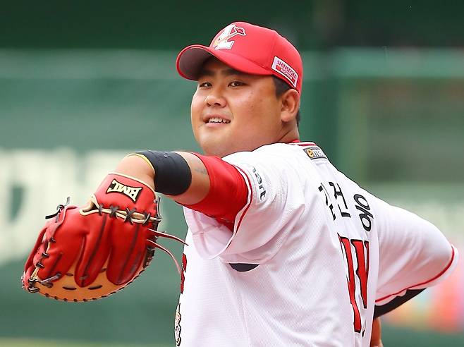 '거포 유망주 떠난다' SSG, 선수단 정비 진행…내야수 김건웅 등 3명 방출 [공식발표]