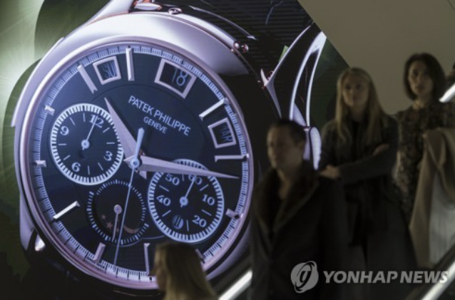 '대충격' 손흥민이 차고 다니던 그 시계…EPL 레전드, 도둑 맞았다→'시계 포함' 1억5000만원 상당 물품 '강도 피해'