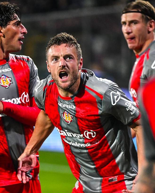 '대충격' 손흥민이 차고 다니던 그 시계…EPL 레전드, 도둑 맞았다→'시계 포함' 1억5000만원 상당 물품 '강도 피해'