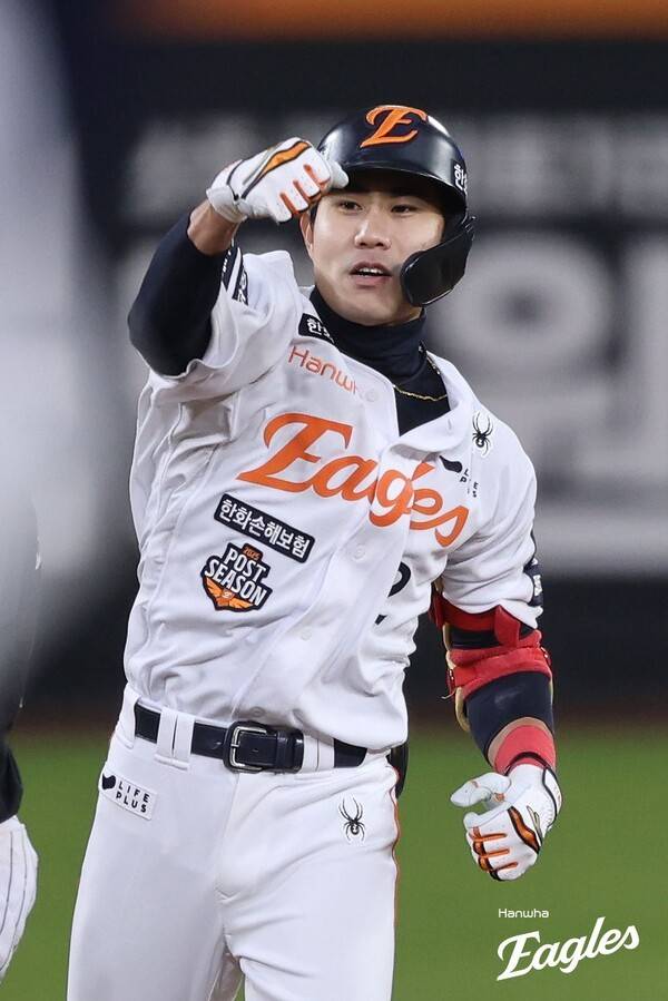 '승리 기여도 0'도 안되는 선수가 광교신도시에 집 살 돈을 한 번에 벌다니...! 유격수 이어 중견수도 FA 버블 조짐