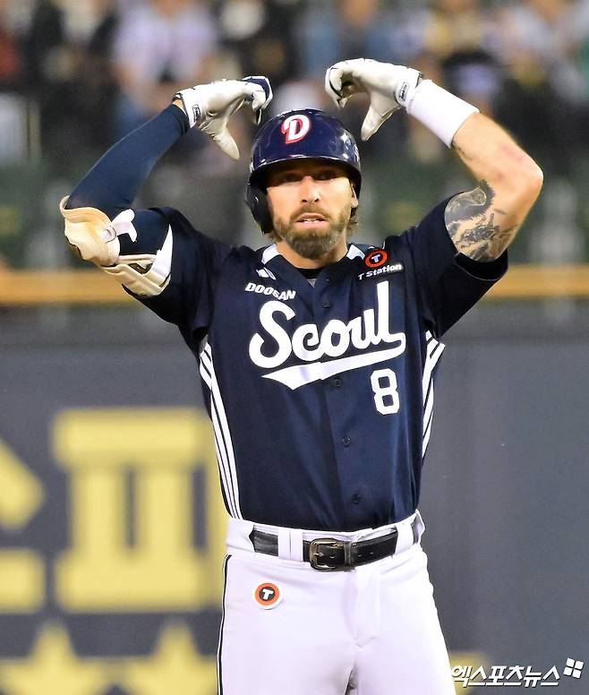 '이럴 수가' 두산, '차기 주장'까지 언급된 효자 외인과 결별하나…美 현지서 '새 외인' 계약 소식 떴다