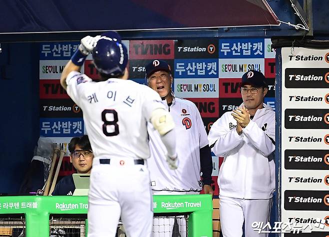 '이럴 수가' 두산, '차기 주장'까지 언급된 효자 외인과 결별하나…美 현지서 '새 외인' 계약 소식 떴다