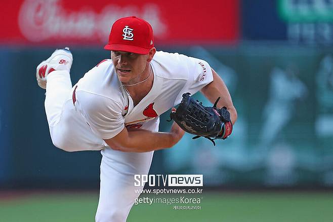 '유망주 2명 내줬다' 2대1 트레이드 성사…37세 앞둔 선발 영입, 이유는?