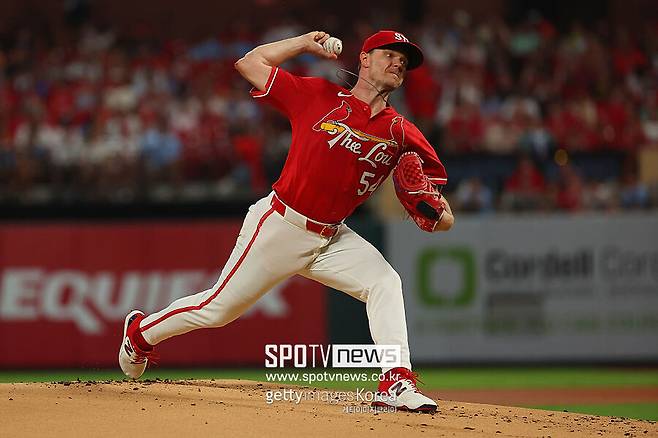 '유망주 2명 내줬다' 2대1 트레이드 성사…37세 앞둔 선발 영입, 이유는?