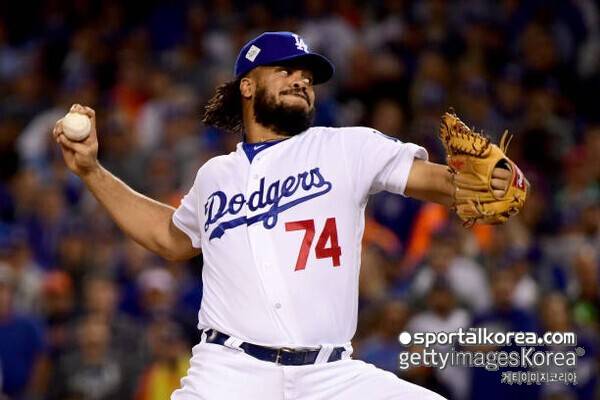 '끔찍한 계약' 무려 1055억 날린 다저스, 결국 476세이브 레전드 마무리와 재결합하나?