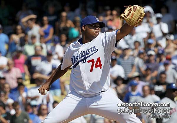 '끔찍한 계약' 무려 1055억 날린 다저스, 결국 476세이브 레전드 마무리와 재결합하나?