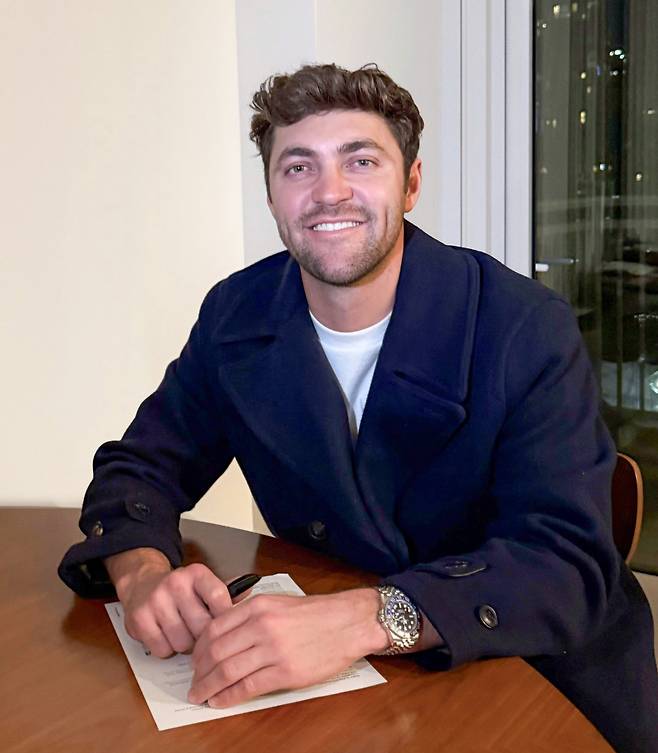 ‘두산 왕조’ 이끈 거포 김재환, 무소속 신분으로 방출...KIA는 에이스 네일과 3시즌 연속 동행한다