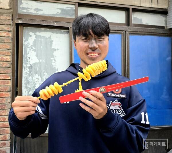 전날 해맑게 연탄봉사 하며 '두산 우승' 외쳤는데...KIA, 박찬호 보상 선수로 홍민규 지명 [오피셜]