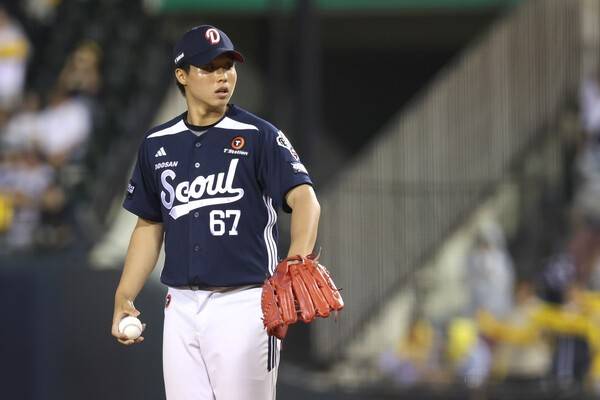 [공식발표] '대충격' 1년 차 유망주가 두산 떠나 KIA로…박찬호 FA 보상 선수로 우완 투수 홍민규 지명