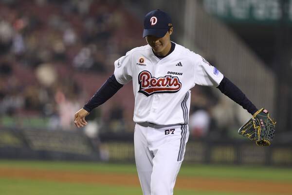 [공식발표] '대충격' 1년 차 유망주가 두산 떠나 KIA로…박찬호 FA 보상 선수로 우완 투수 홍민규 지명