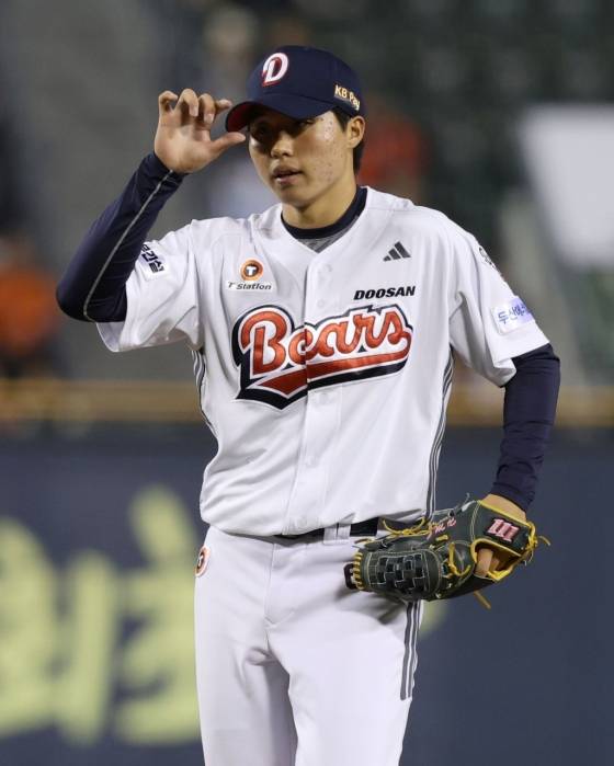 [오피셜] 'KIA 파격 발표' 깜짝 80억 FA 보상선수가 '19세 신인' 유망주라니... 왜?