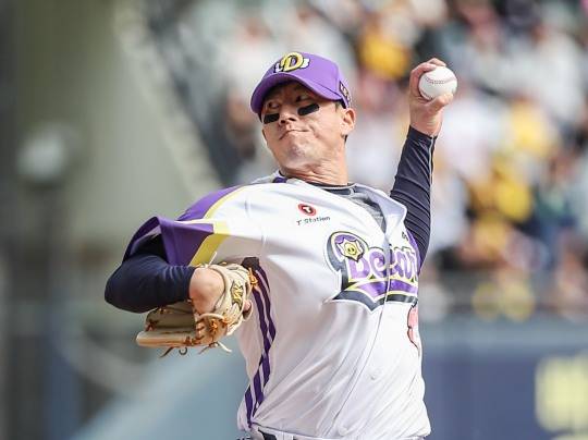 42세 고효준, 두산 방출에도 현역 도전...